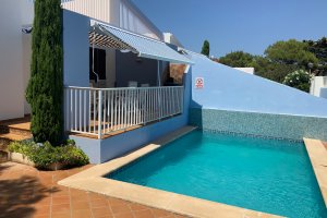 Villa con piscina para alquilar en Cala Blanca, Menorca